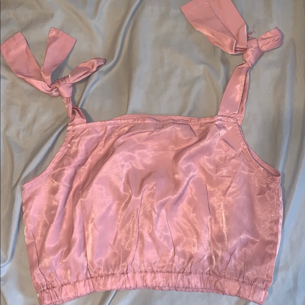 Shiny pink cropped tank